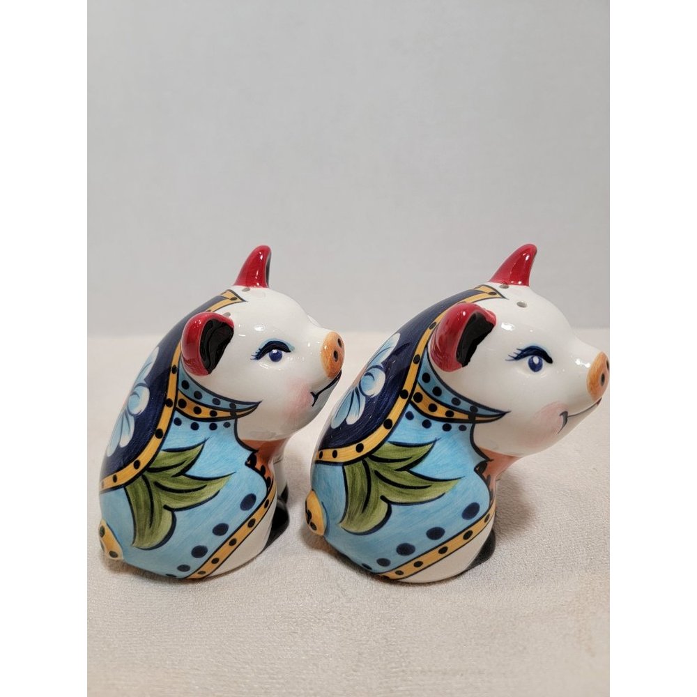 La Barca 2 Piece Salt and Pepper Pig Shakers, New